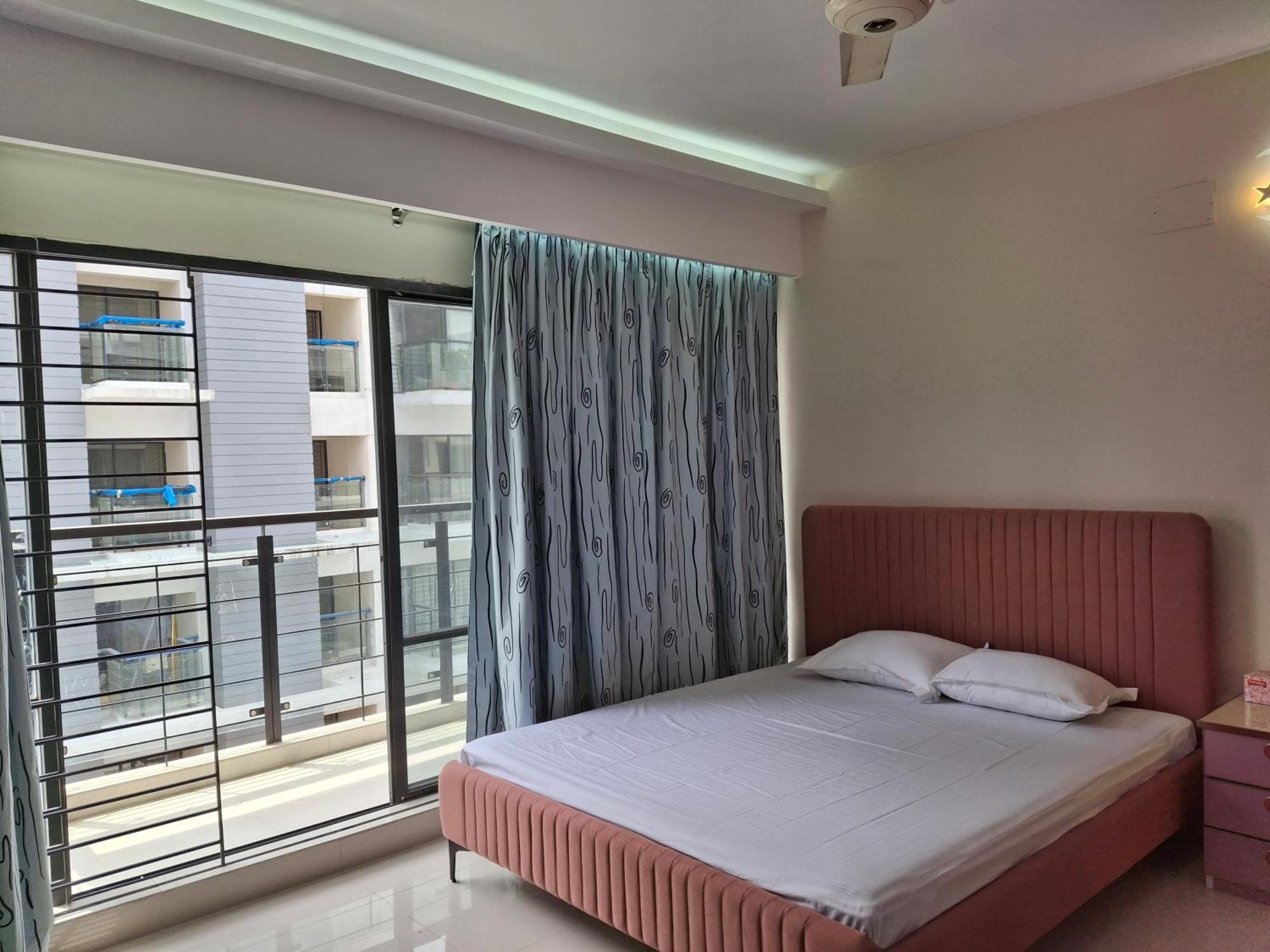 Elegant Secured Family Apartment With Open Space Dhaka Exterior foto