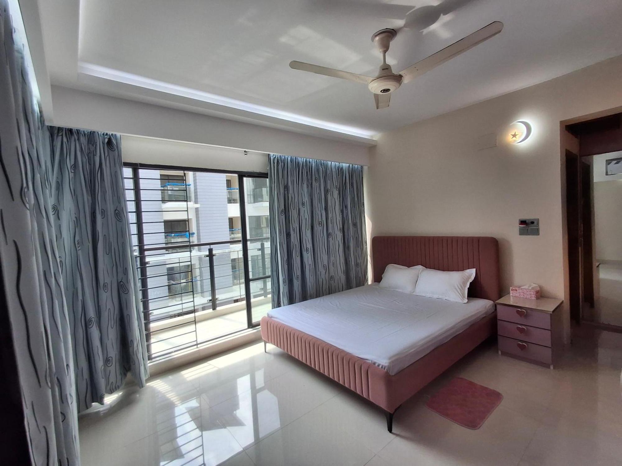 Elegant Secured Family Apartment With Open Space Dhaka Exterior foto