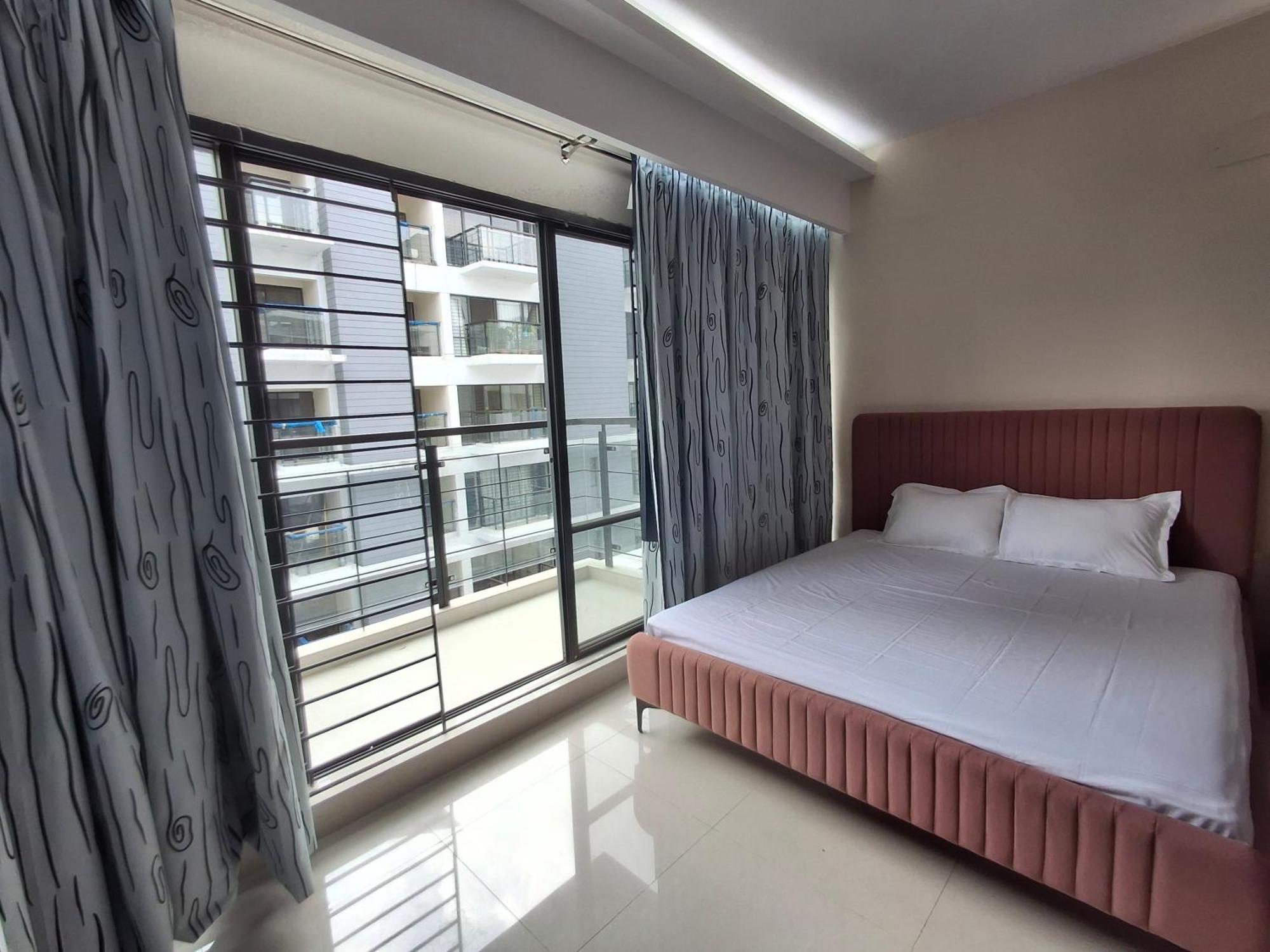 Elegant Secured Family Apartment With Open Space Dhaka Exterior foto