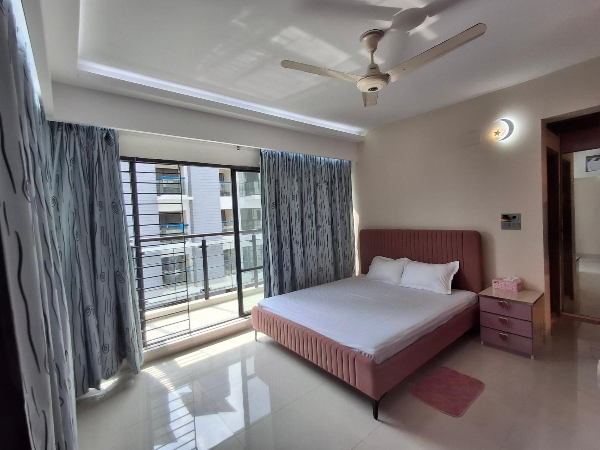 Elegant Secured Family Apartment With Open Space Dhaka Exterior foto